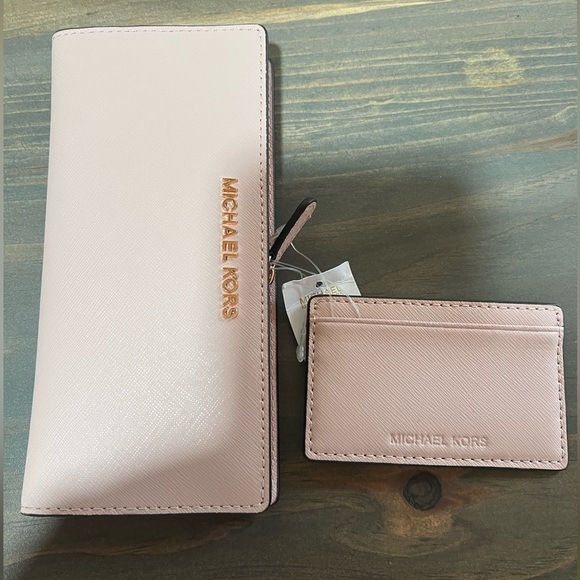 Michael Kors Handbags - ✨🏷️SALE✨NWT Michael Kors Jet Set Lg Carryall Bifold Wallet w/ Card Case, Blossom